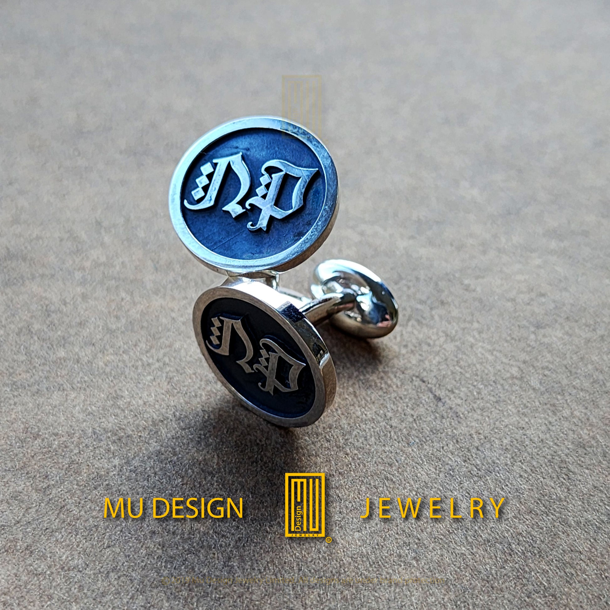 a pair of cufflinks with the word dad on them