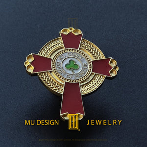 Scottish Rite KCCH lapel pin front view, green trefoil centre on white enamel