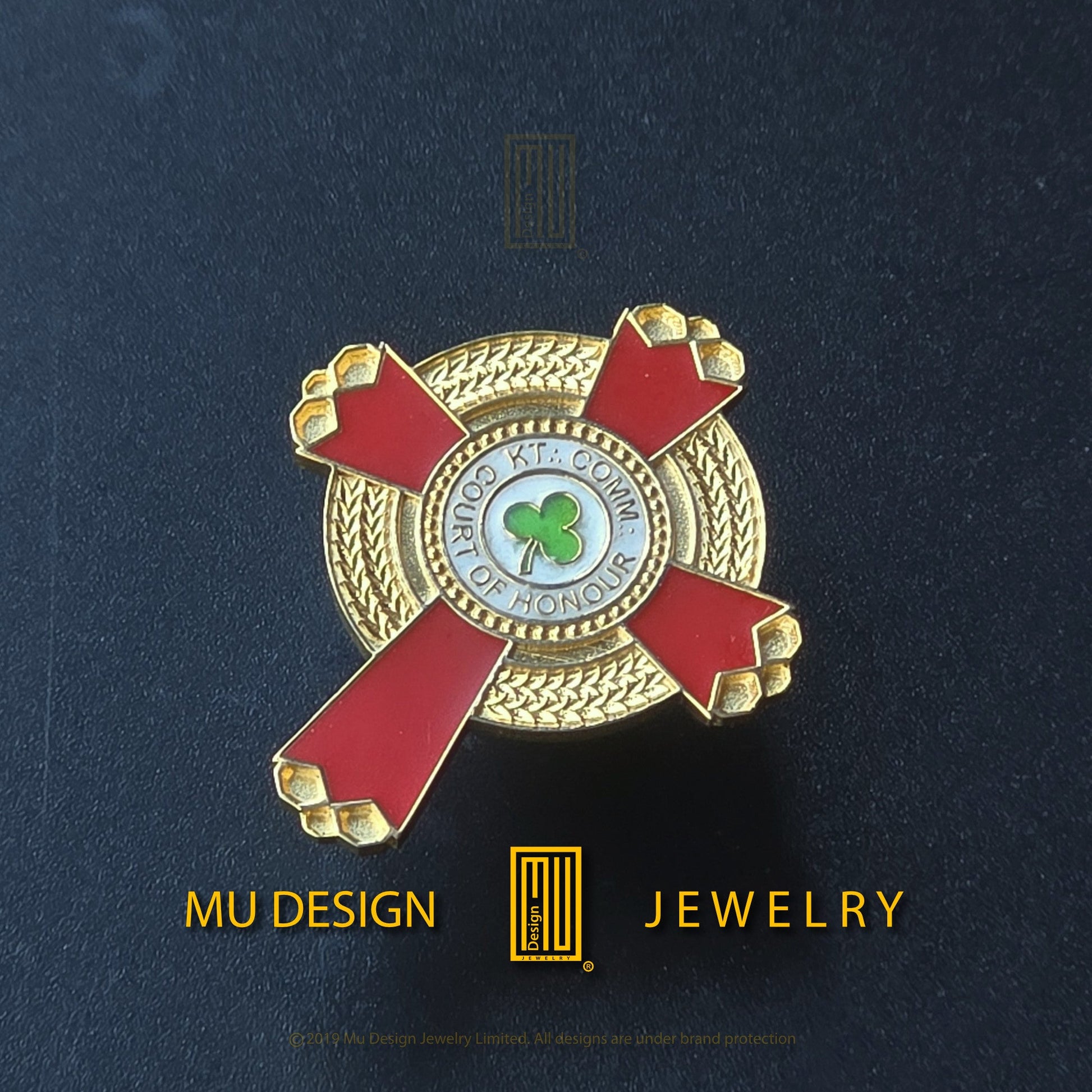 Knight Commander Court of Honour pin, laurel wreath disc in 22k gold