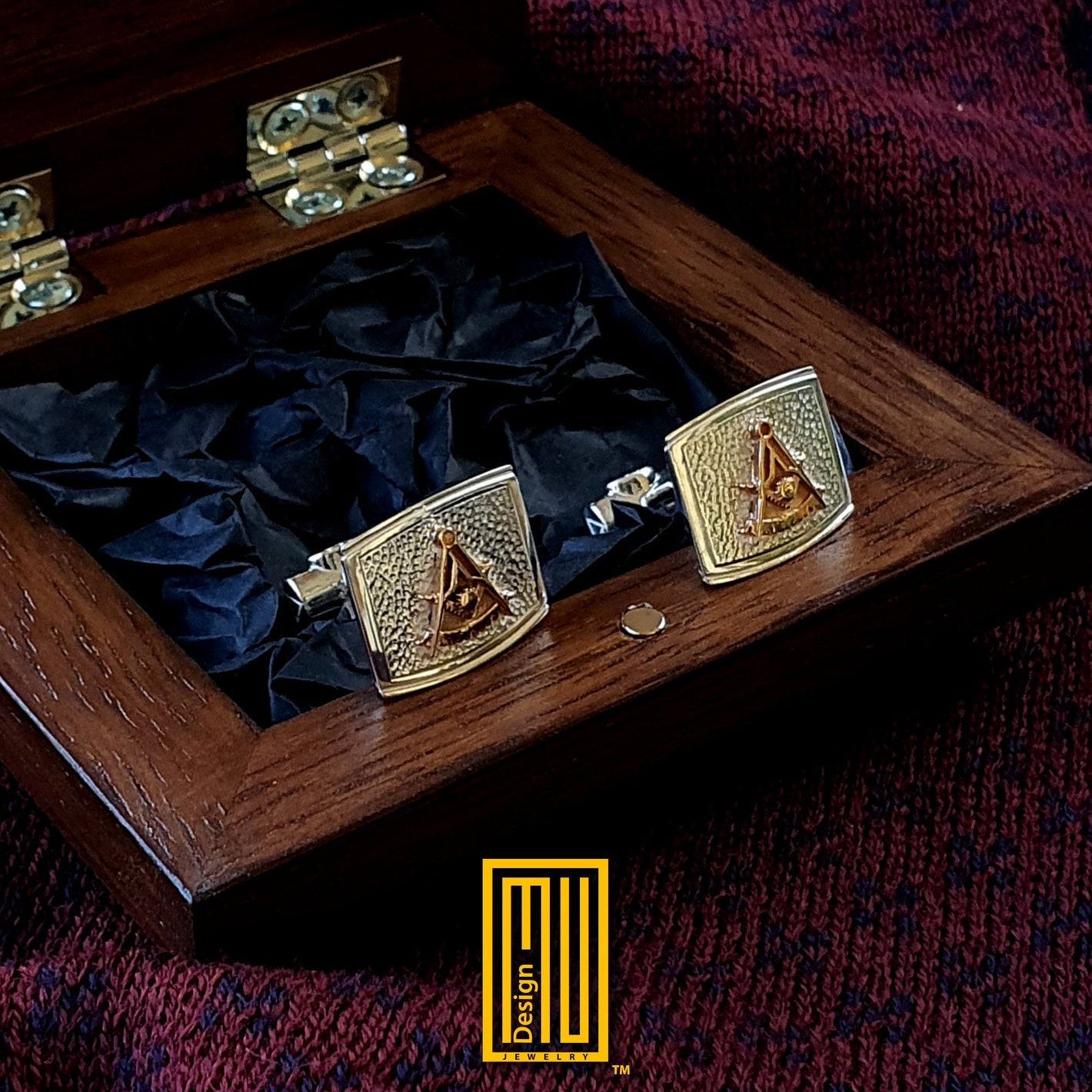 Golden Cufflinks for Past Master